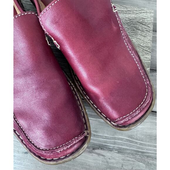 BORN Red Leather Slip On Mules Size 8 - Picture 5 of 10